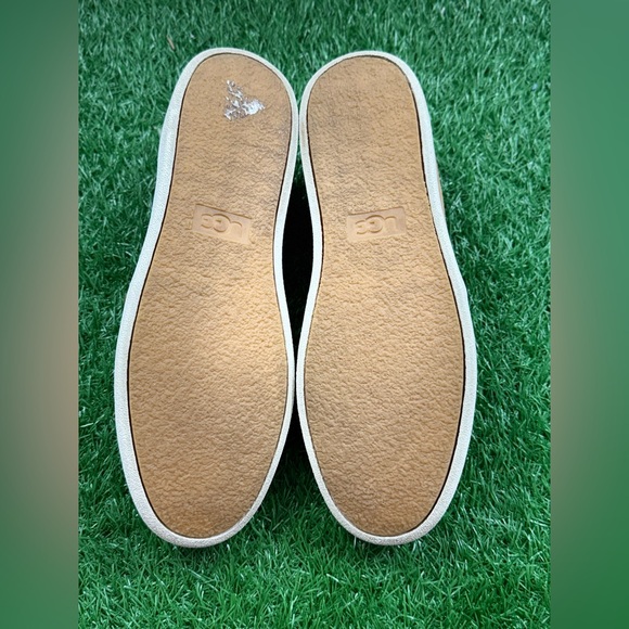 UGG Cas Slip On Sneaker Women’s Sz 10 Chestnut Suede‎ 1019217 Brown Shoes - Picture 3 of 7